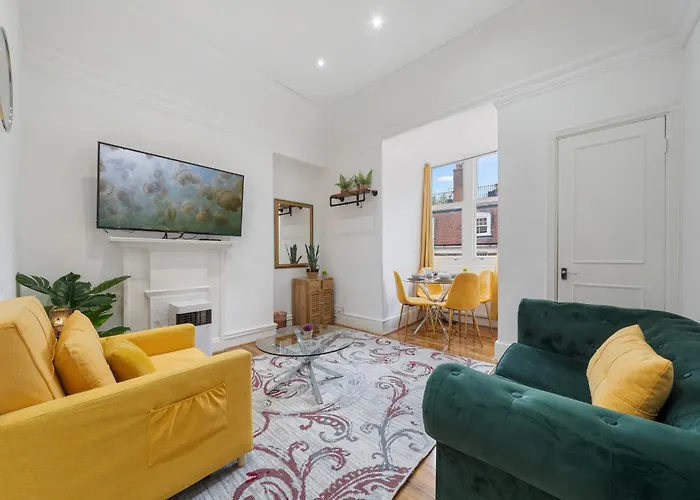 Modern 2-Bedroom Apartment On Oxford Street 8Gc